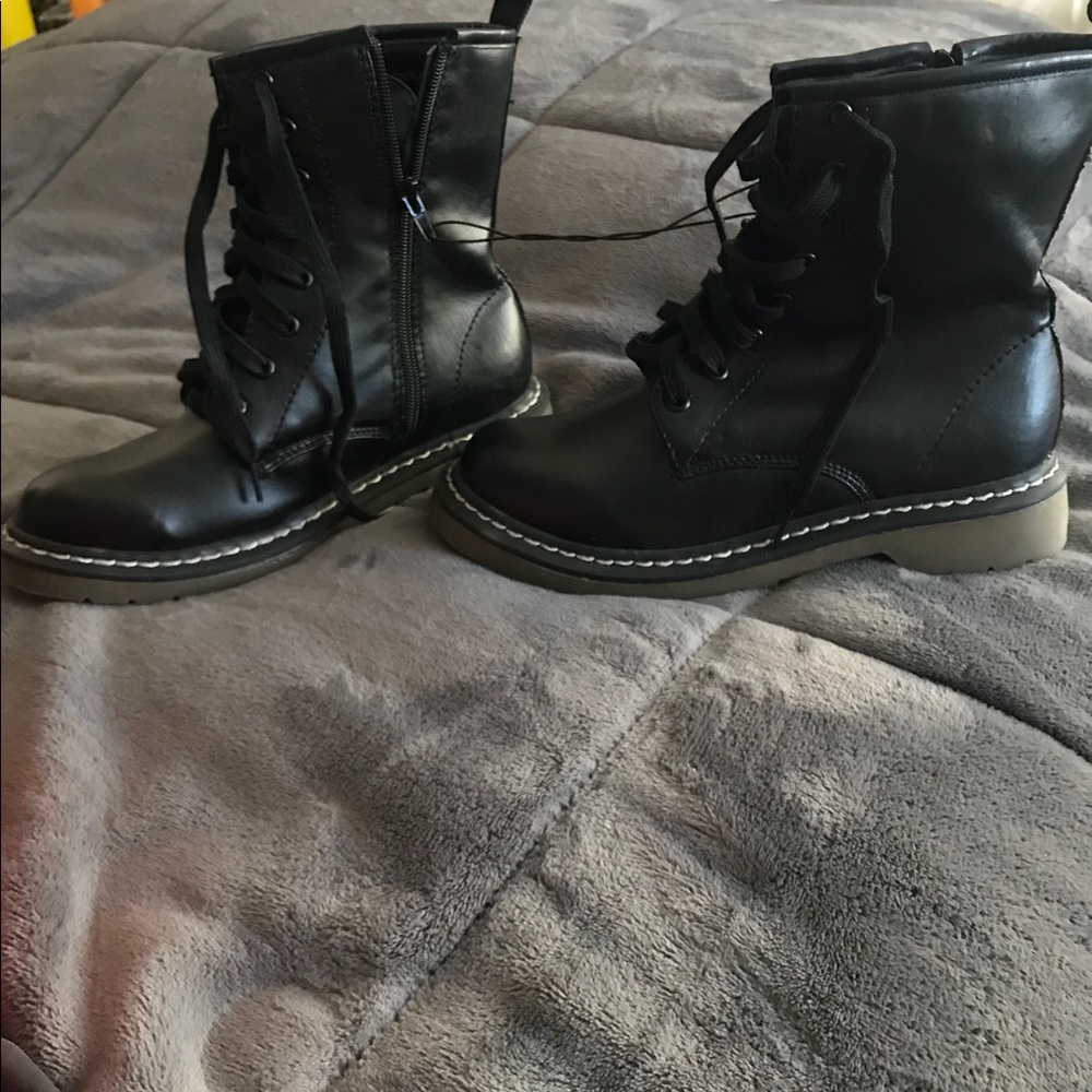 Combat boots